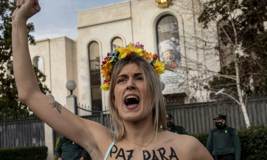 A naked protest happened in Spain Against Russia!