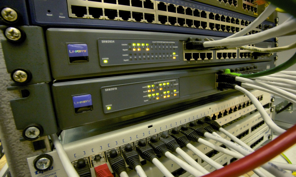 The Rise of the E-Commerce Colossus: A Digital Revolution Reshaping Retail