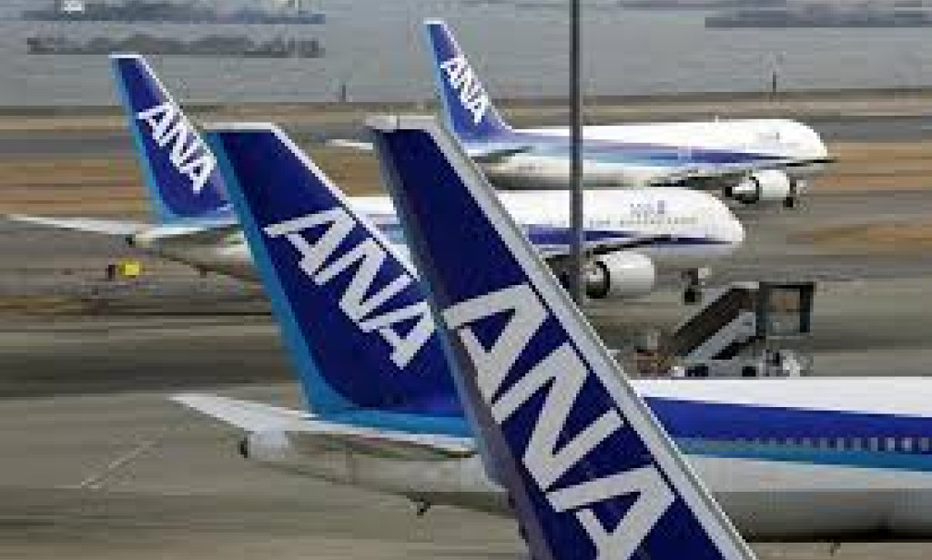 Japan ANA Boeing 737-800 flight turns back due to cockpit window crack