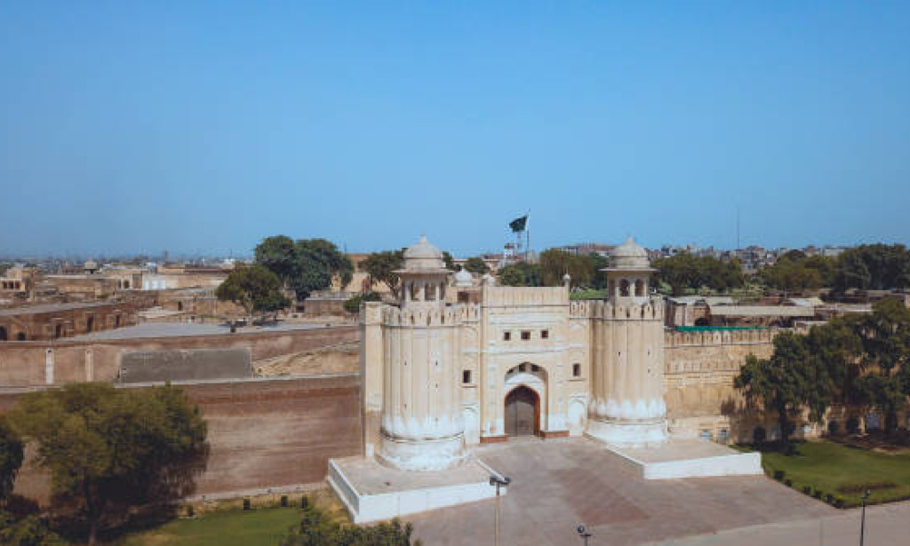 **Exploring the Magnificence of Lahore's Shahi Fort**a beautiful historical place