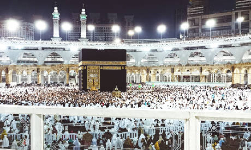 **The Sanctity and Splendor of the Kaaba: A Journey into the Heart of Islam**