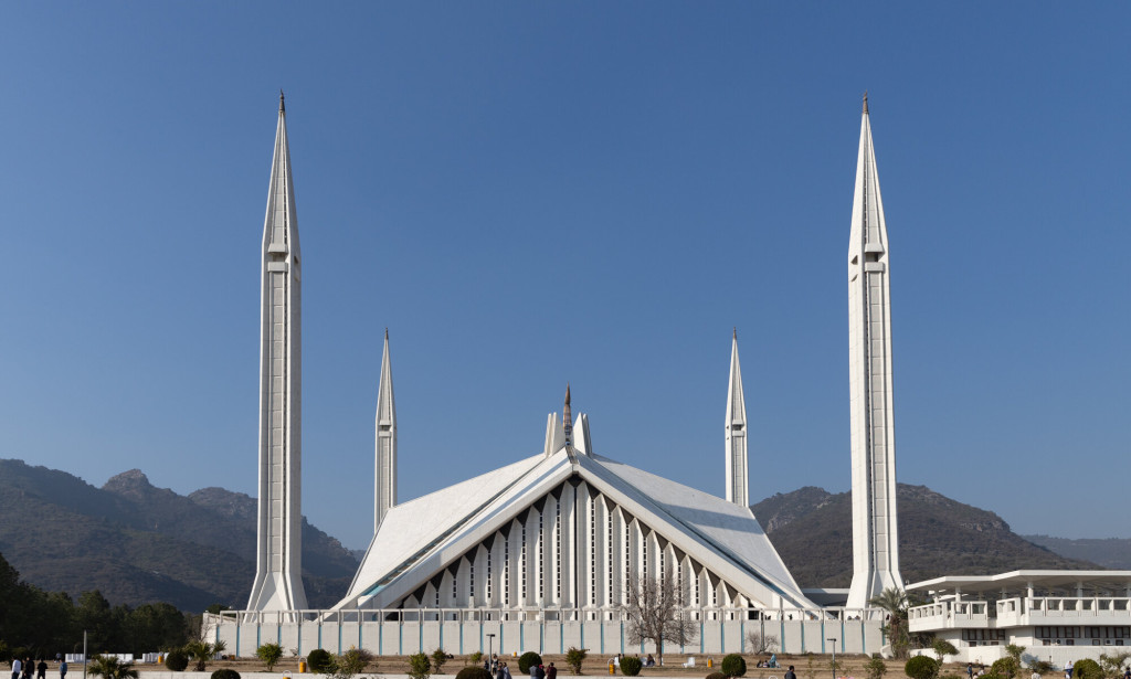 Faisal Mosque: A Symbol of Architectural Grandeur and Spiritual Serenity