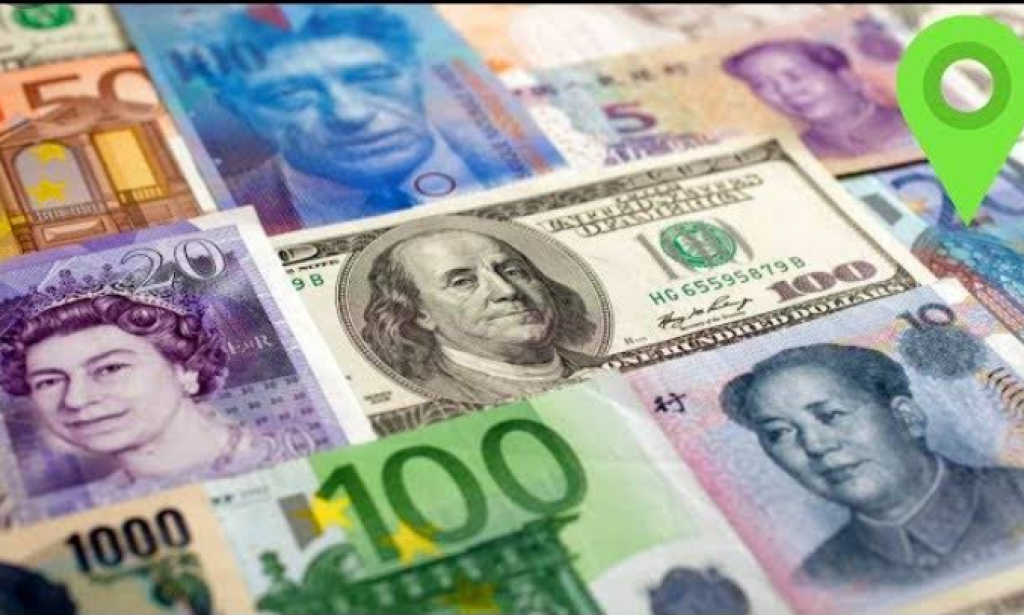 History of paper notes  You and I will have one of the notes from Rs 10 to Rs 5000 at that time. Take it out, you will see "