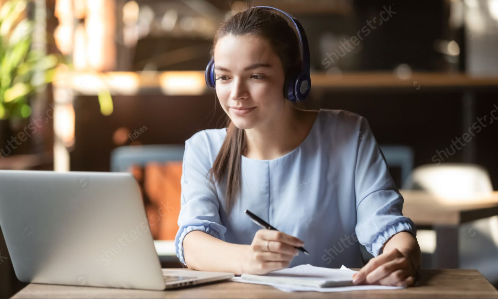 How Digital Transformation is Revolutionizing the Future of Education with Online Learning and AI