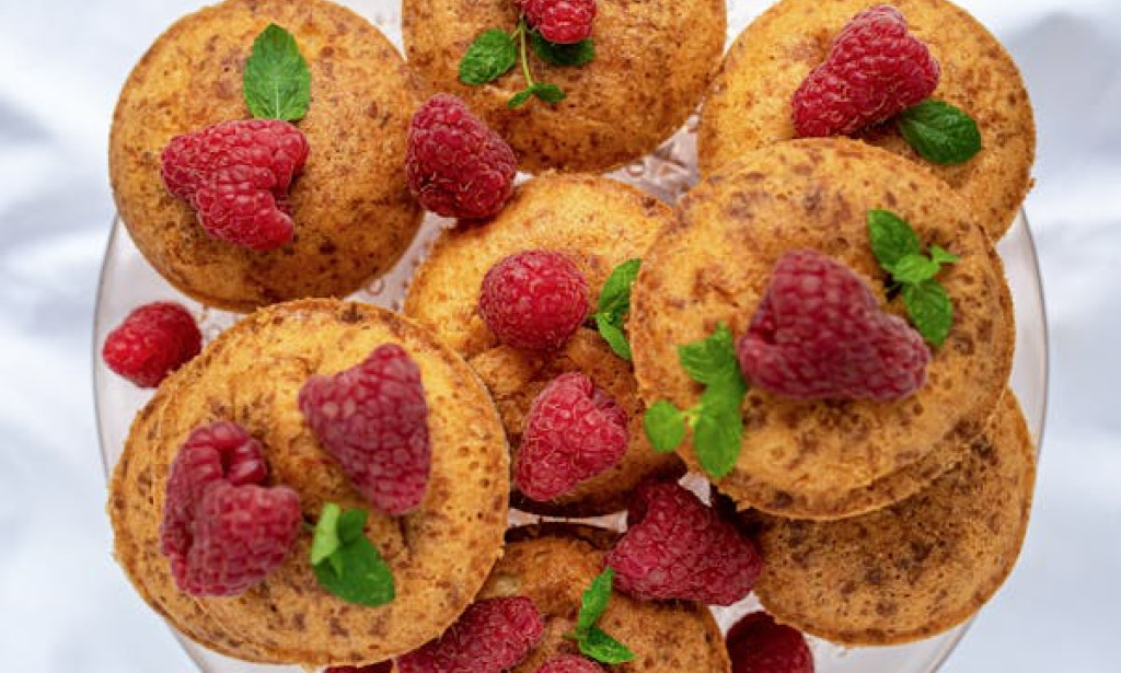 How to Make Delicious and Tasty Berry Muffins from Scratch fresh or frozen berries