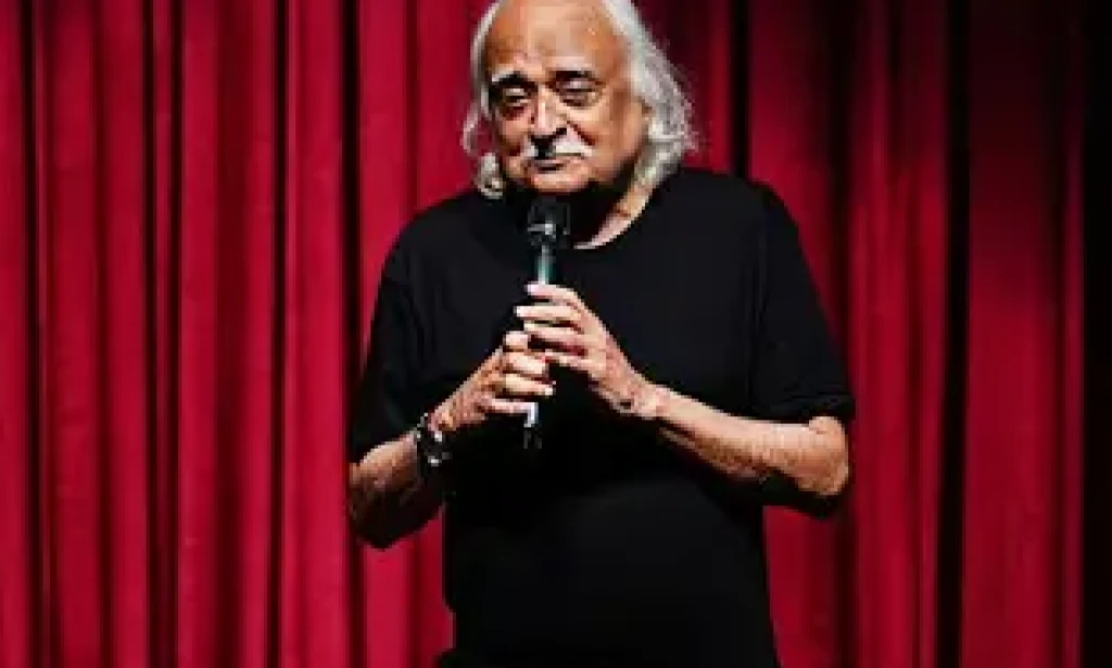 Anwar Maqsood and Politics Anwar Maqsood is one of Pakistan's most celebrated writers, satirists, and playwrights. Known for his sharp wit and humor, he has entertained audiences for decades