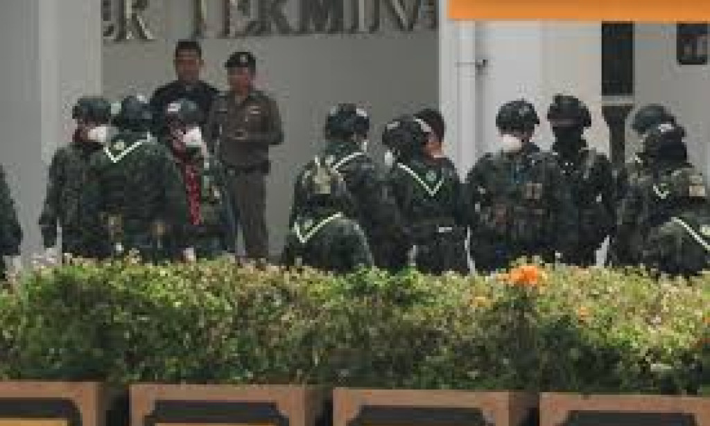 50 Pakistanis Among 215 Rescued in Thai-Cambodian Raid on Cyber Scam Centre   Bangkok, Thailand – In a major crackdown on cybercrime, Thai and Cambodian authorities rescued 215 people, inclu