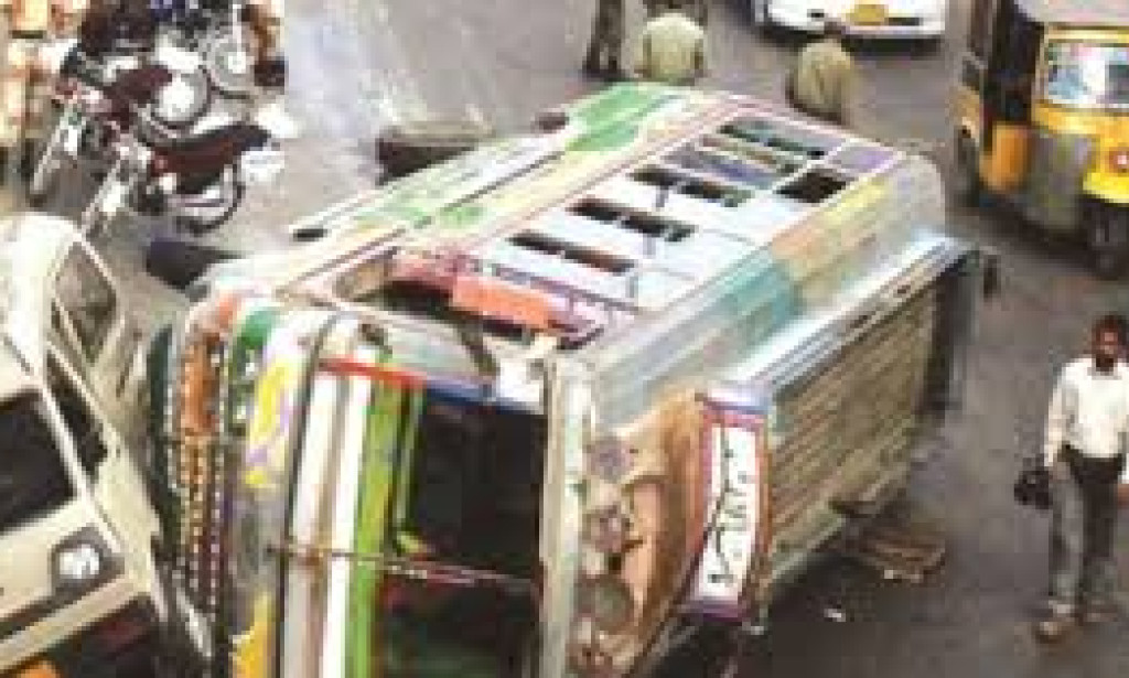 Rising Traffic Incidents in Karachi: A Growing Concern Karachi, Pakistan’s largest city and economic hub, is facing an alarming increase in traffic accidents.