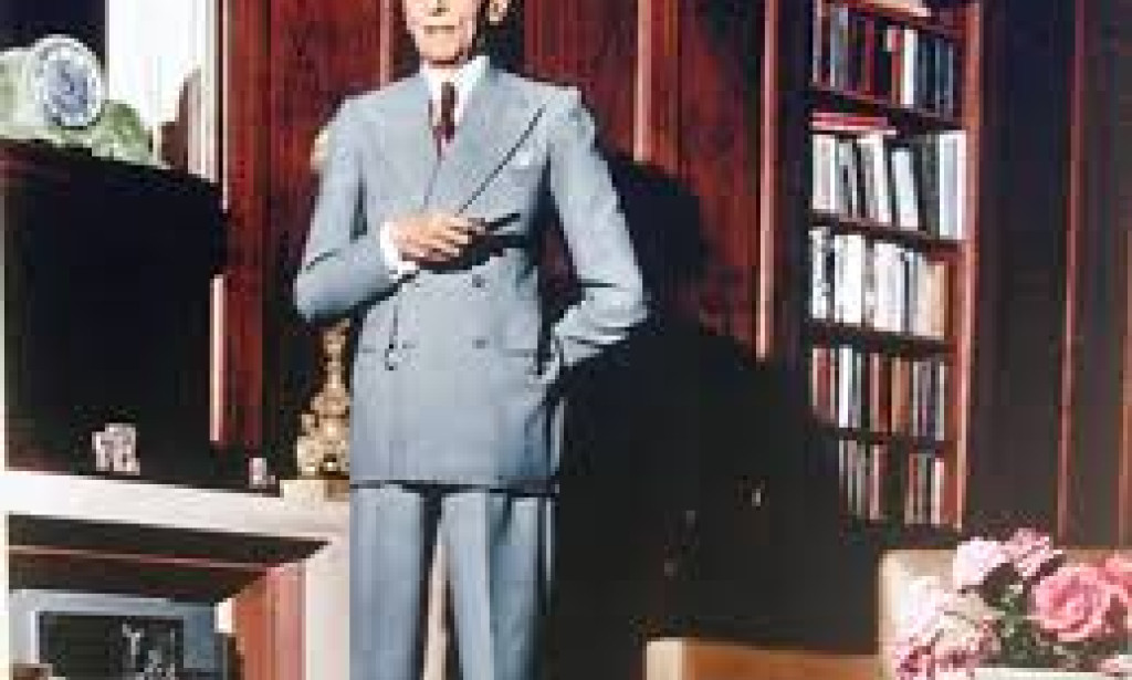 Quaid-e-Azam's Dressing: A Symbol of Elegance and National Identity   Quaid-e-Azam Muhammad Ali Jinnah, the founder of Pakistan, was not only a visionary leader but also a man of refined ta