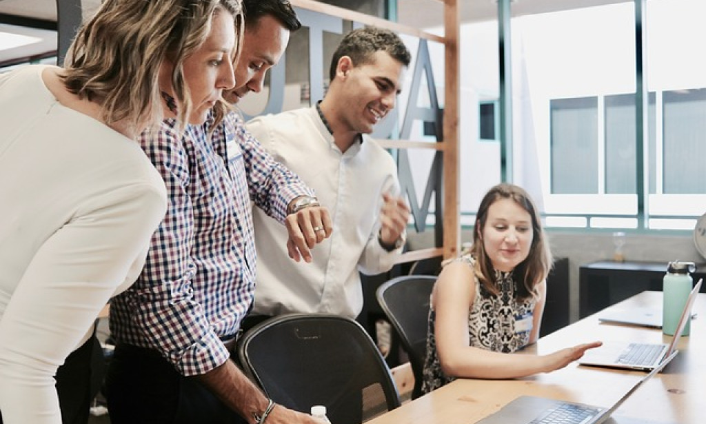 "Digital advertising and marketing: powerful on Line Enterprise Boom!"