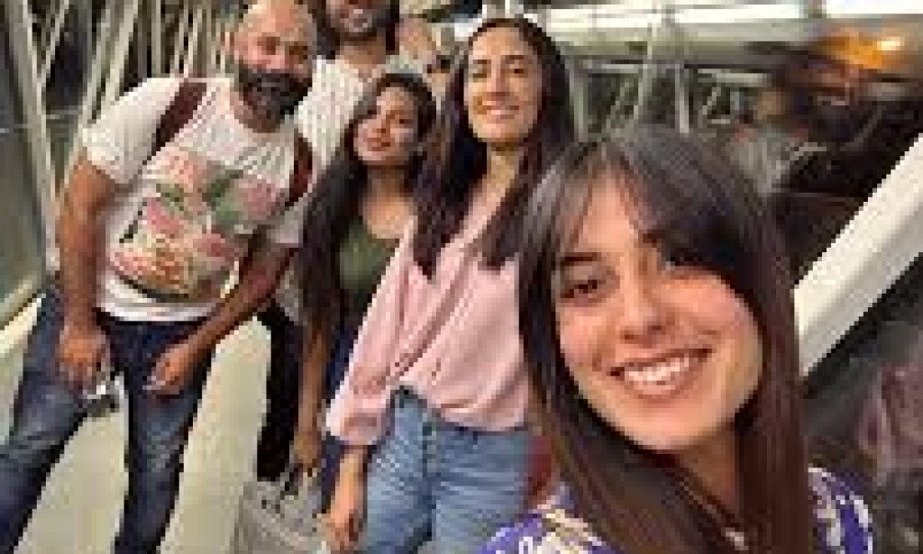 Karachi People: The Heartbeat of Pakistan’s Largest City   Karachi, the largest city in Pakistan, is often referred to as the "City of Lights" and the economic hub of the country.