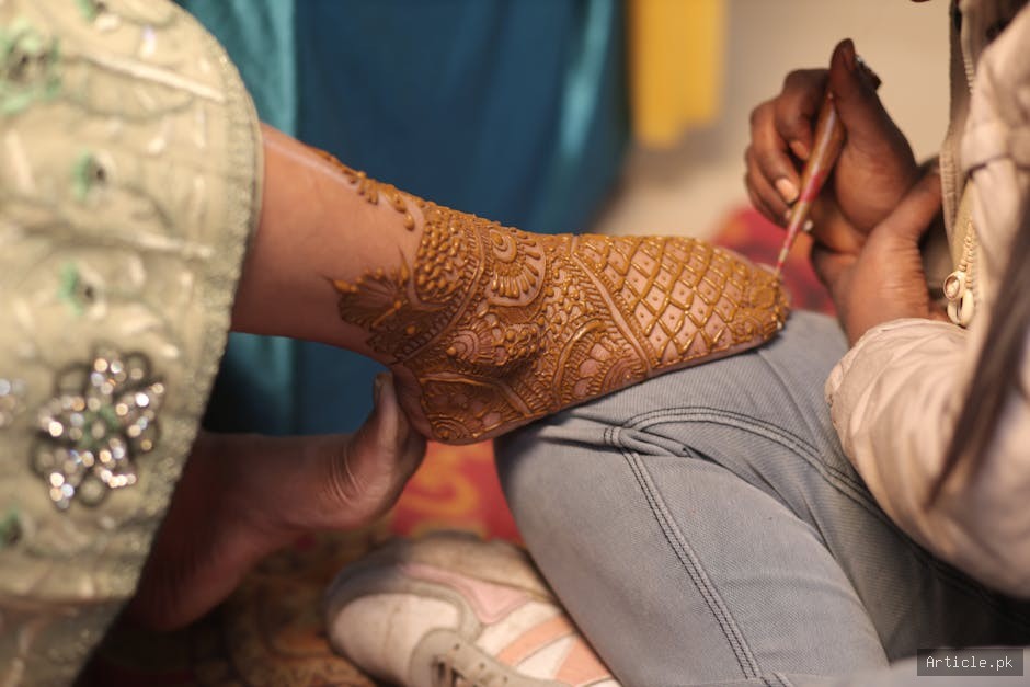 How to Apply Tikki Mehndi