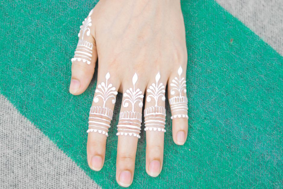 The minimalist mehndi design