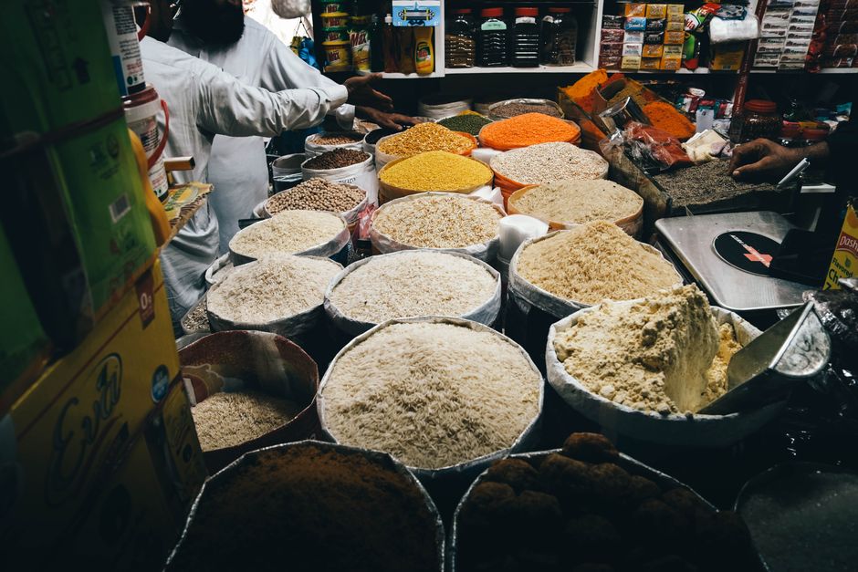 A bustling market in Sindh, Pakistan showcasing grains, rice, and spices.