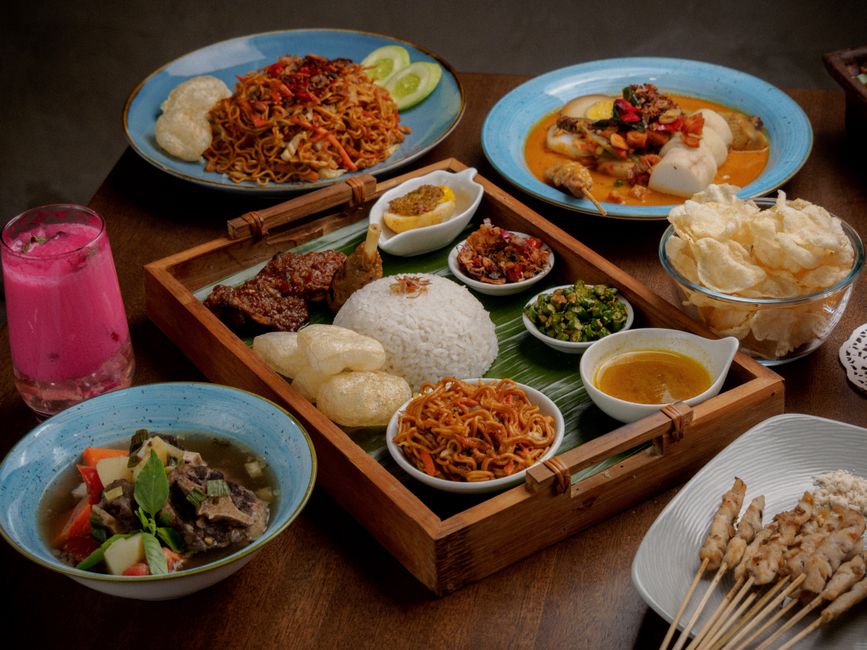 A delectable array of Indonesian dishes featuring nasi campur, satay, and spicy noodles.